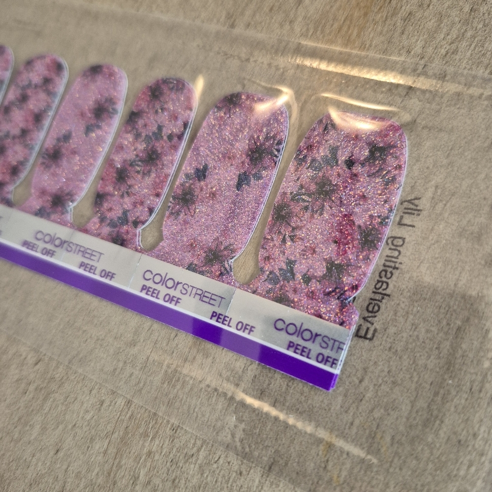 Color Street Nail Polish Strips - Everlasting Lily - Picture 4 of 6